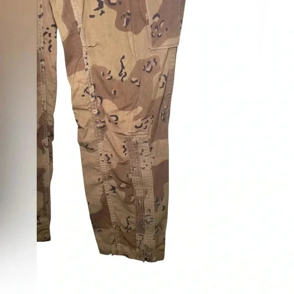 Re/Done New NWT Upcycled Cargo Pants Desert Camo Size Small - Picture 4 of 8